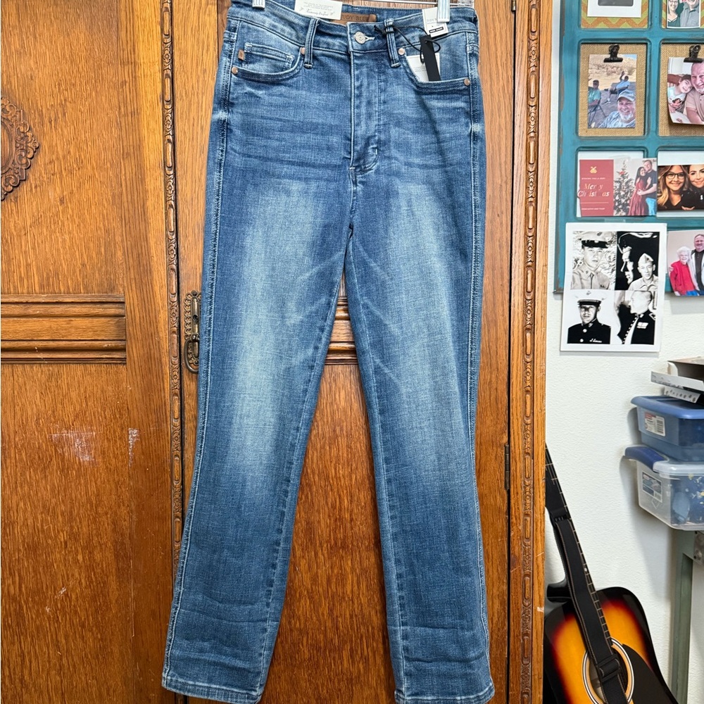 Judy Blue Denim Straight Capri Jean in Deep Blue